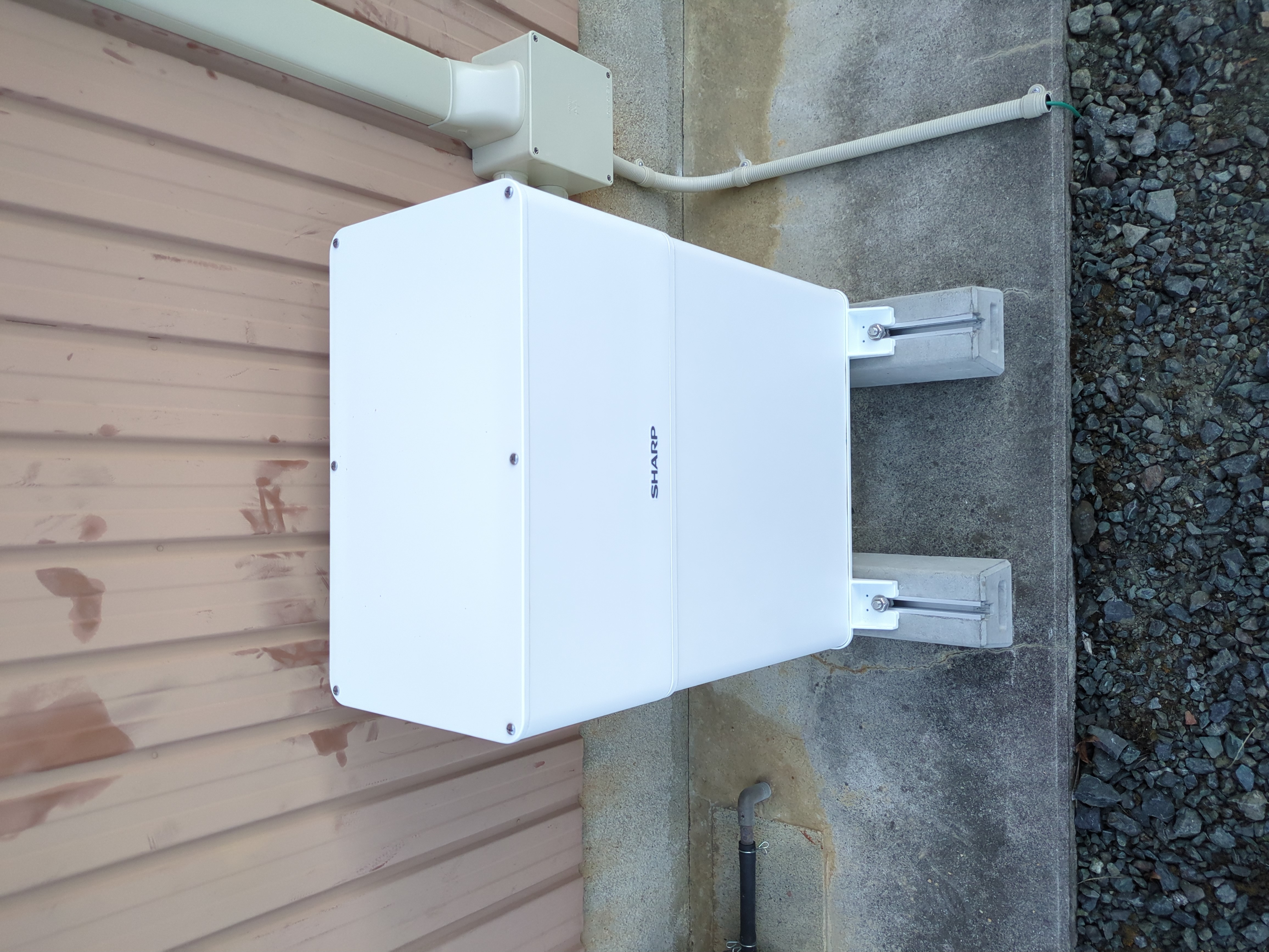 シャープ蓄電池設置工事をしました！！ 画像